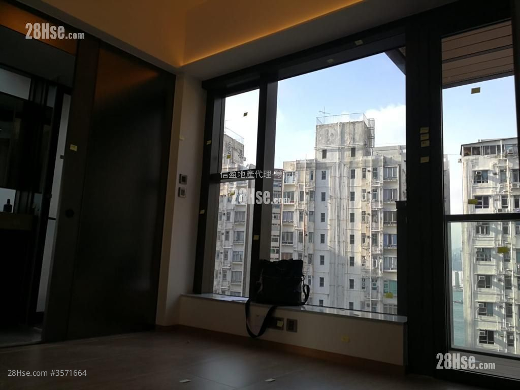 One Prestige Sell Studio , 1 Bathroom 206 ft² ( 19.1 m² )