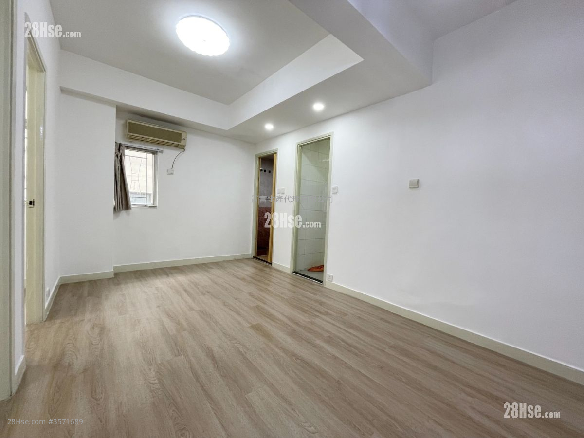 Kwai Fook Building Sell 2 Bedrooms , 1 Bathroom 347 ft² ( 32.2 m² )