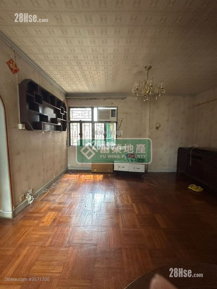 Kowloon Chamber Of Commercial Building Sell 3 Bedrooms , 1 Bathroom 674 ft² ( 62.6 m² )