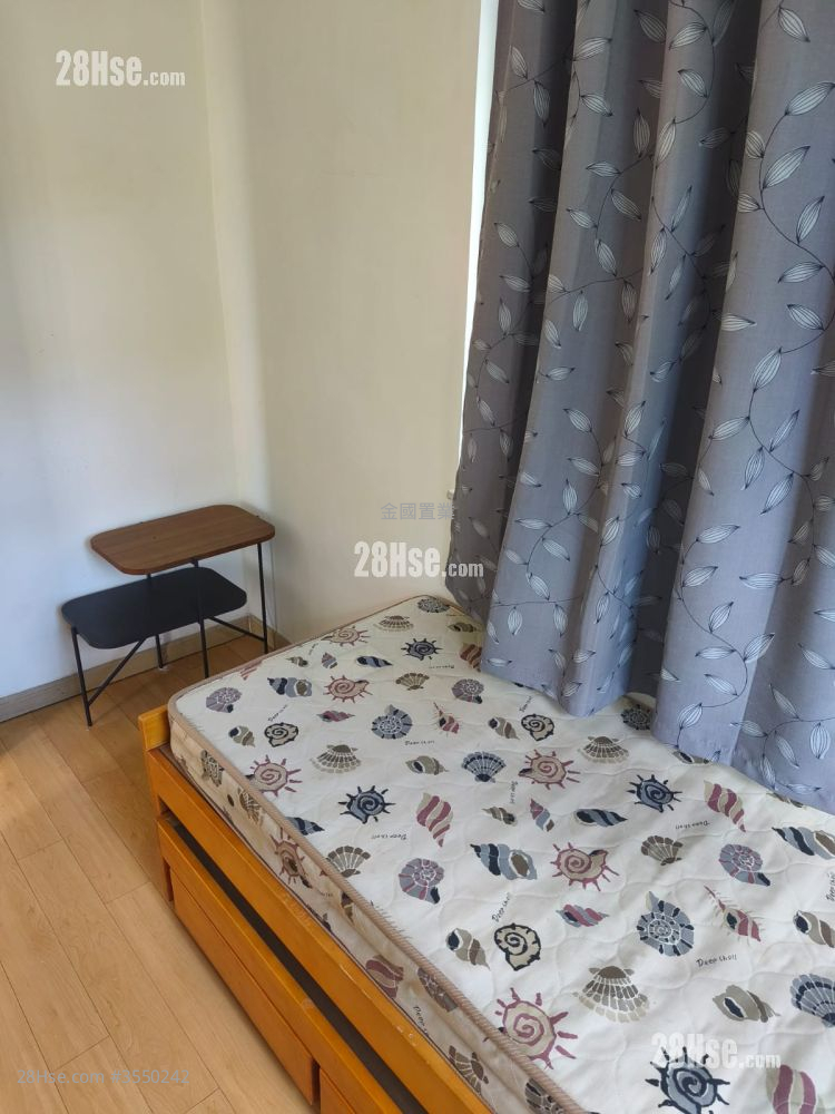 Hillwood Court Rental 2 Bedrooms , 1 Bathroom 412 ft² ( 38.3 m² )