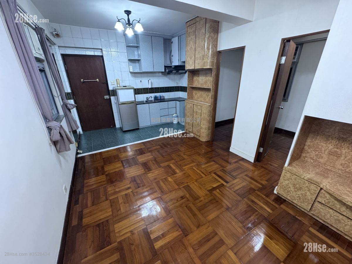 Hanley House Sell Studio , 1 Bathroom 353 ft² ( 32.8 m² )