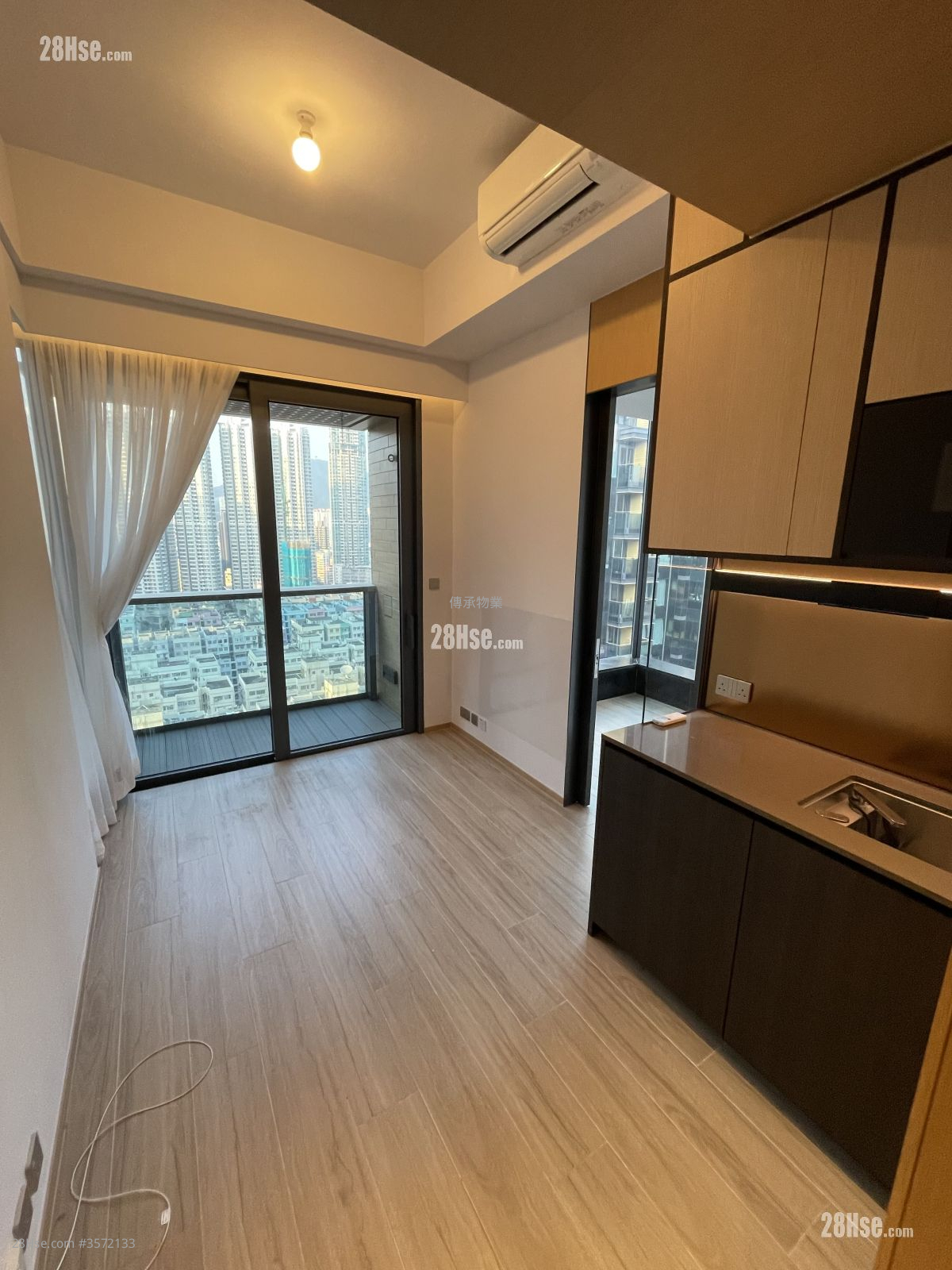 Aquila Square Mile Sell 1 Bedroom , 1 Bathroom 256 ft² ( 23.8 m² )