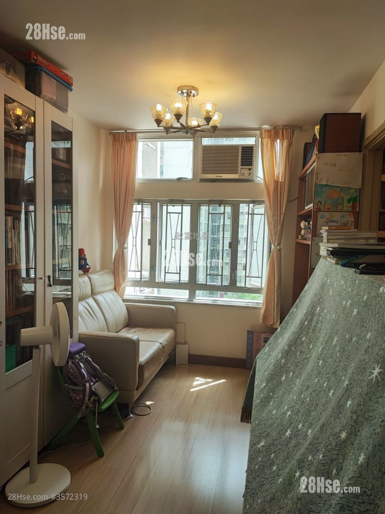 Kwai Yin Court Sell 2 Bedrooms , 1 Bathroom 401 ft² ( 37.3 m² )