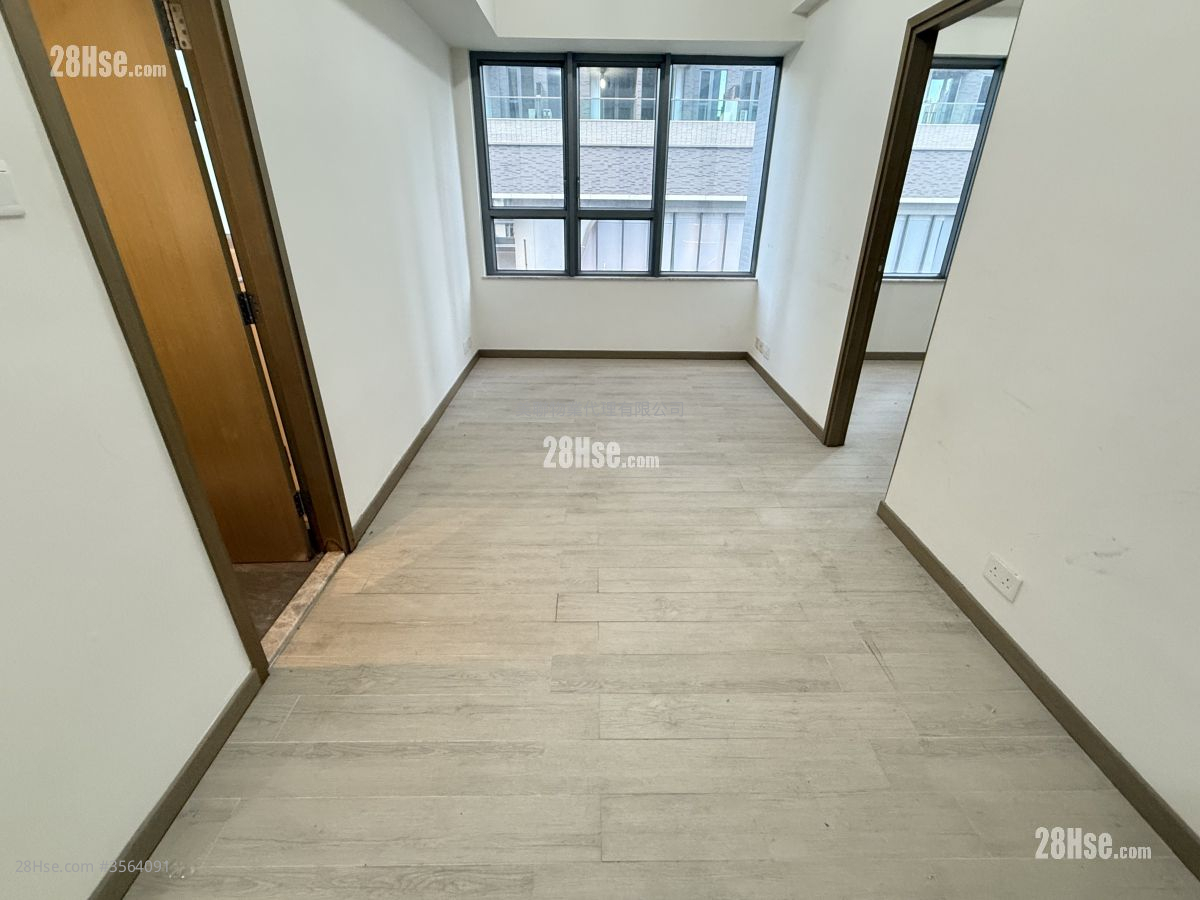 Astoria Crest Rental 2 Bedrooms 455 ft² ( 42.3 m² )