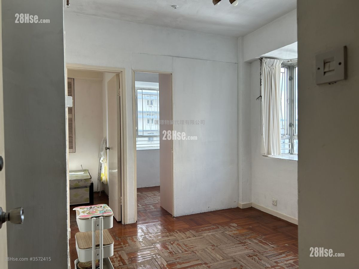 Wah Ming Centre Sell 2 Bedrooms , 1 Bathroom 292 ft² ( 27.1 m² )