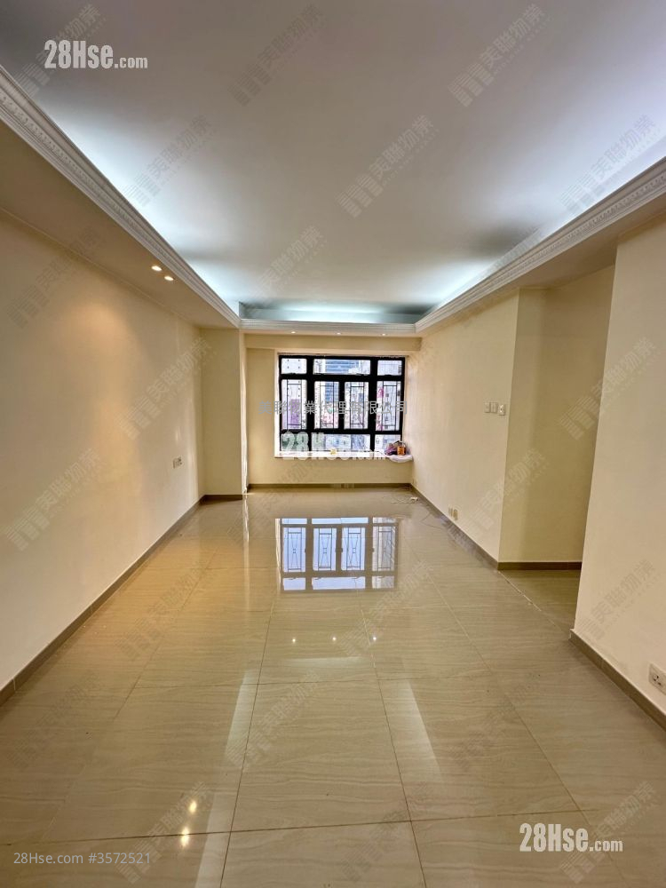 Town Square Rental 3 Bedrooms , 2 Bathrooms 745 ft² ( 69.2 m² )