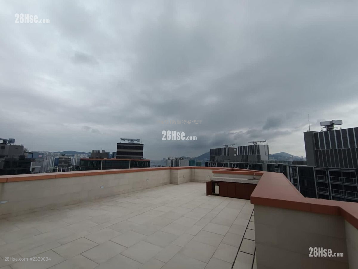K. Summit Rental 4 Bedrooms , 2 Bathrooms 1,206 ft² ( 112.0 m² )