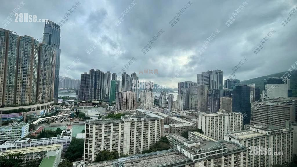 Tsuen Kam Centre Sell 2 Bedrooms , 1 Bathroom 354 ft² ( 32.9 m² )