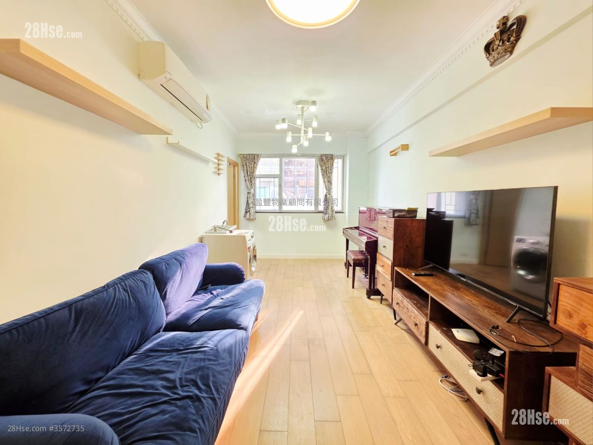 Chee On Building Sell 2 Bedrooms , 1 Bathroom 555 ft² ( 51.6 m² )