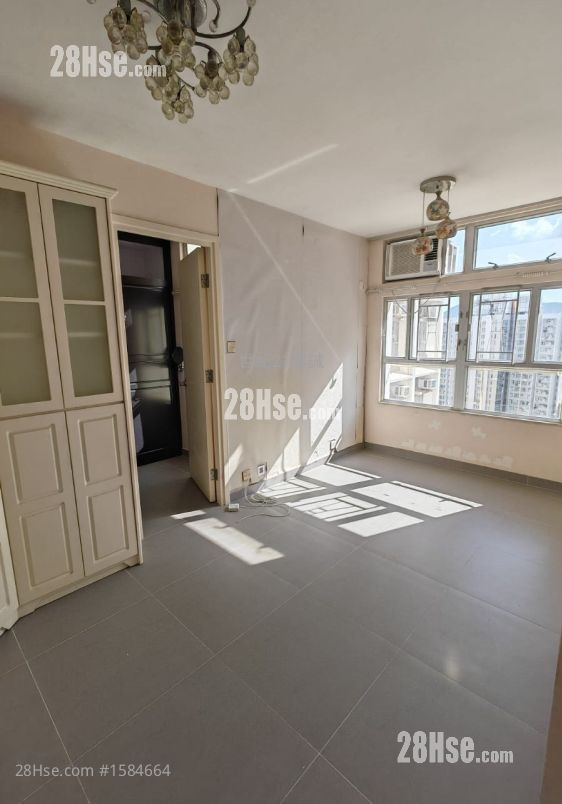 Yau Chui Court Sell 2 Bedrooms , 1 Bathroom 400 ft² ( 37.2 m² )
