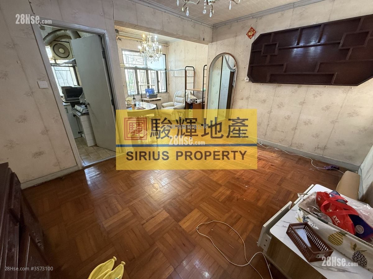 Kowloon Chamber Of Commercial Building Sell 3 Bedrooms , 2 Bathrooms 674 ft² ( 62.6 m² )