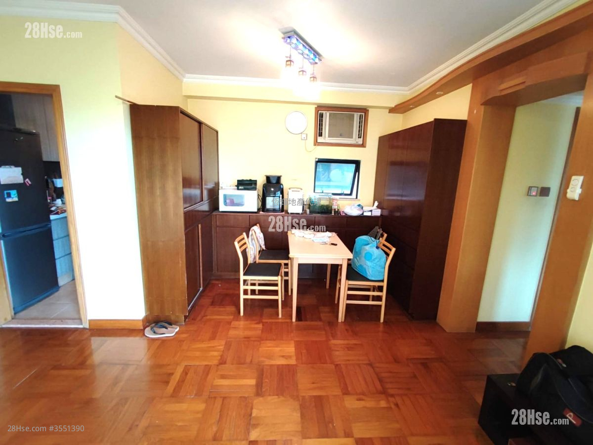 Park Royale Sell 3 Bedrooms , 2 Bathrooms 656 ft² ( 60.9 m² )