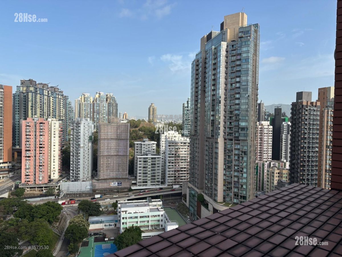 Carlton Court Sell 3 Bedrooms 1,004 ft² ( 93.3 m² )