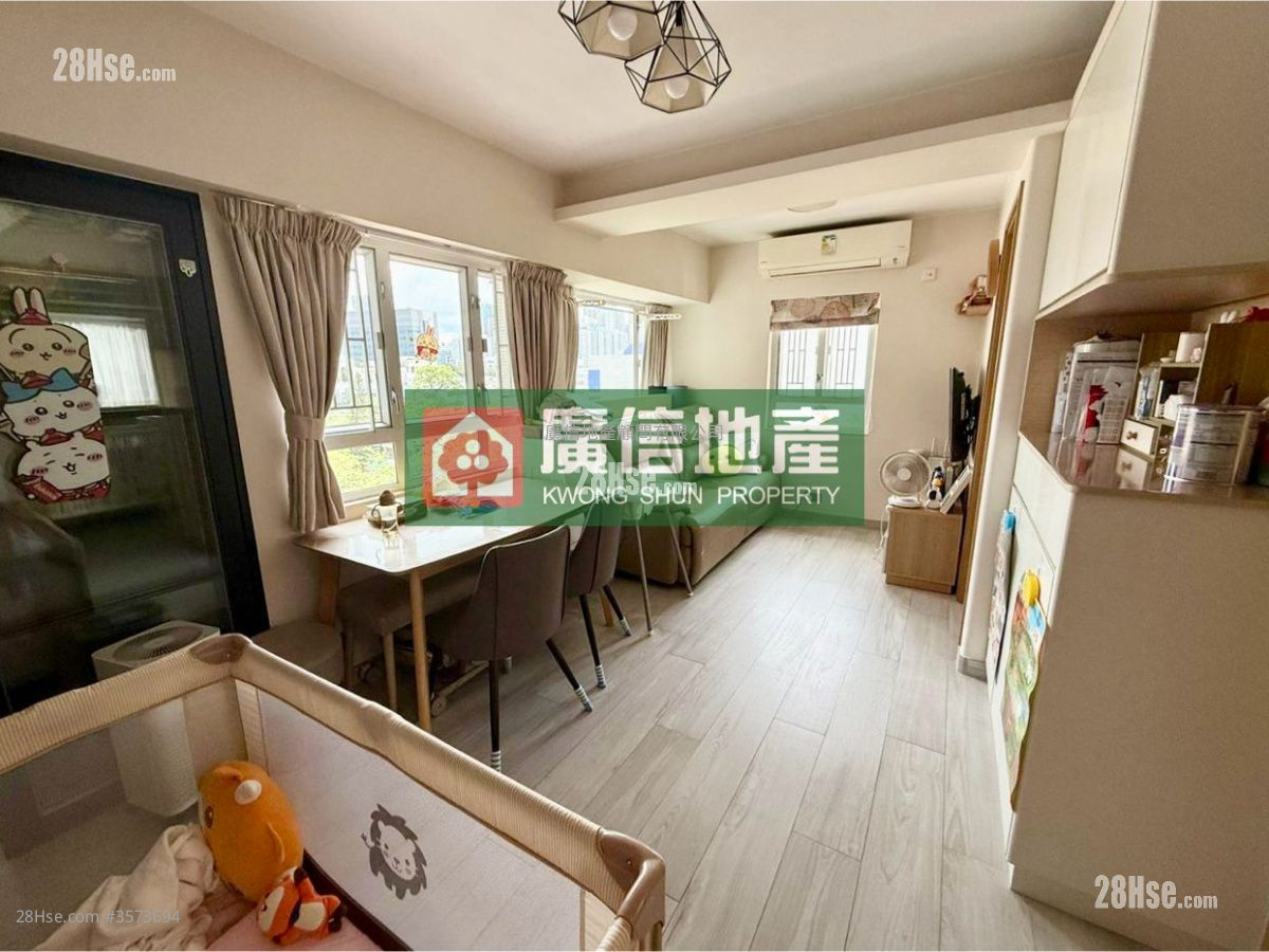 Jade Court Sell 2 Bedrooms , 1 Bathroom 410 ft² ( 38.1 m² )