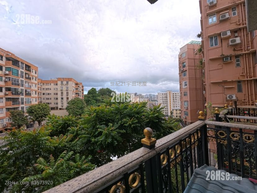 Le Chateau Sell 4 Bedrooms , 3 Bathrooms 1,469 ft² ( 136.5 m² )