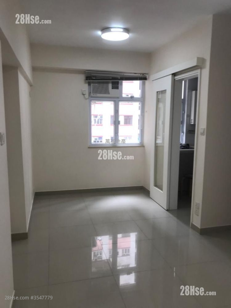 Smithfield Court Rental 2 Bedrooms , 1 Bathroom 353 ft² ( 32.8 m² )