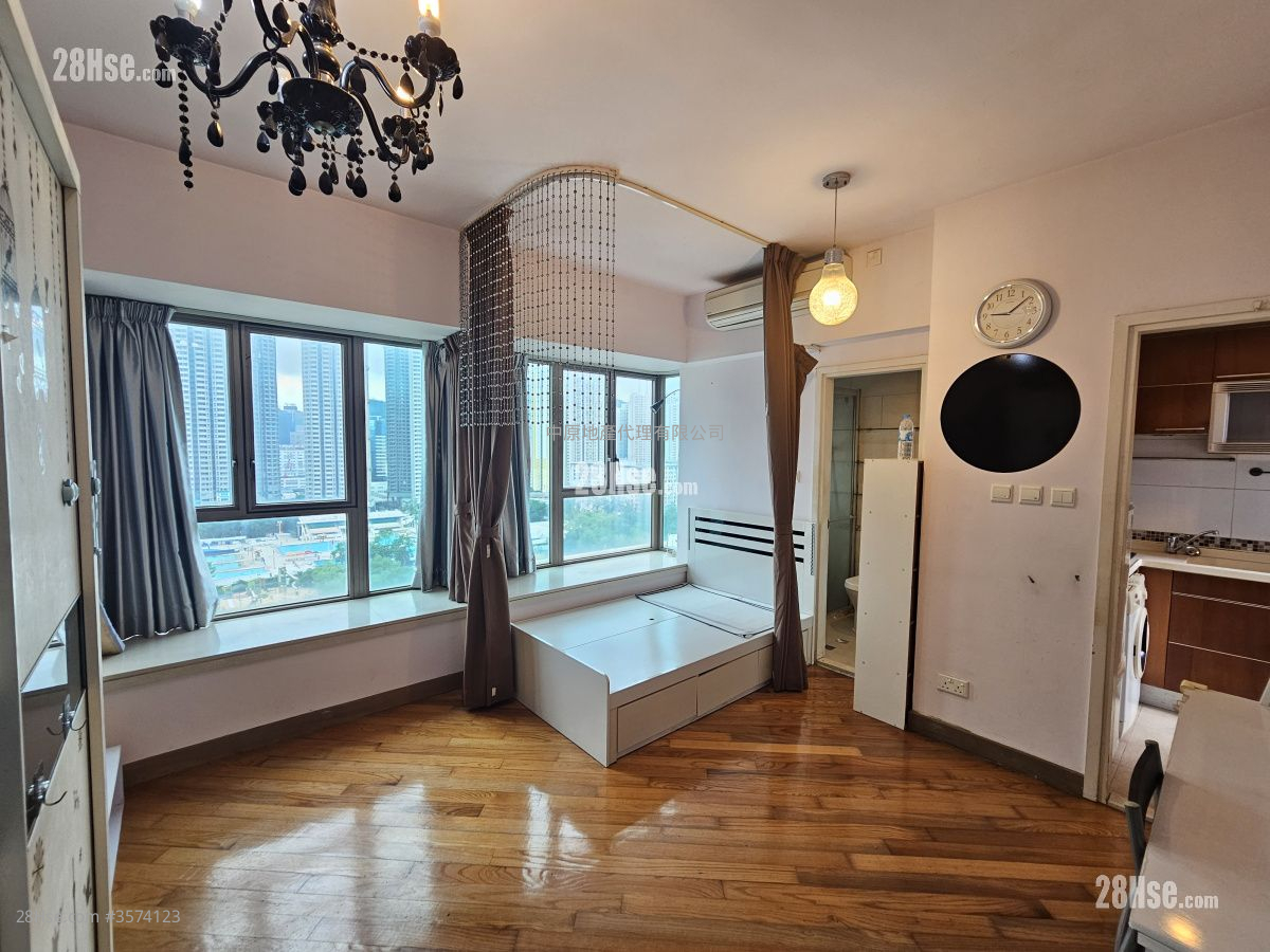 The Prominence Sell Studio , 1 Bathroom 271 ft² ( 25.2 m² )
