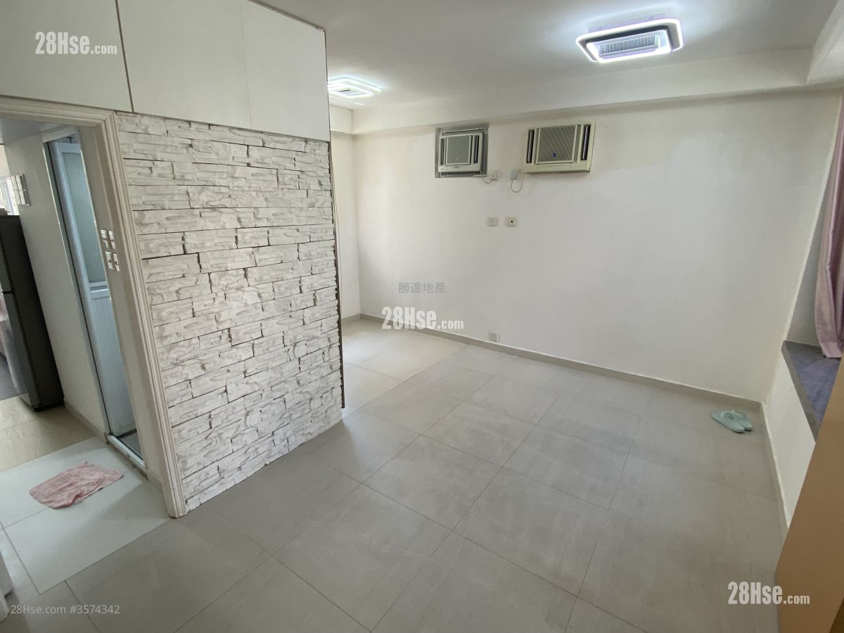 Kwong Shing Building Sell 2 Bedrooms , 1 Bathroom 375 ft² ( 34.8 m² )