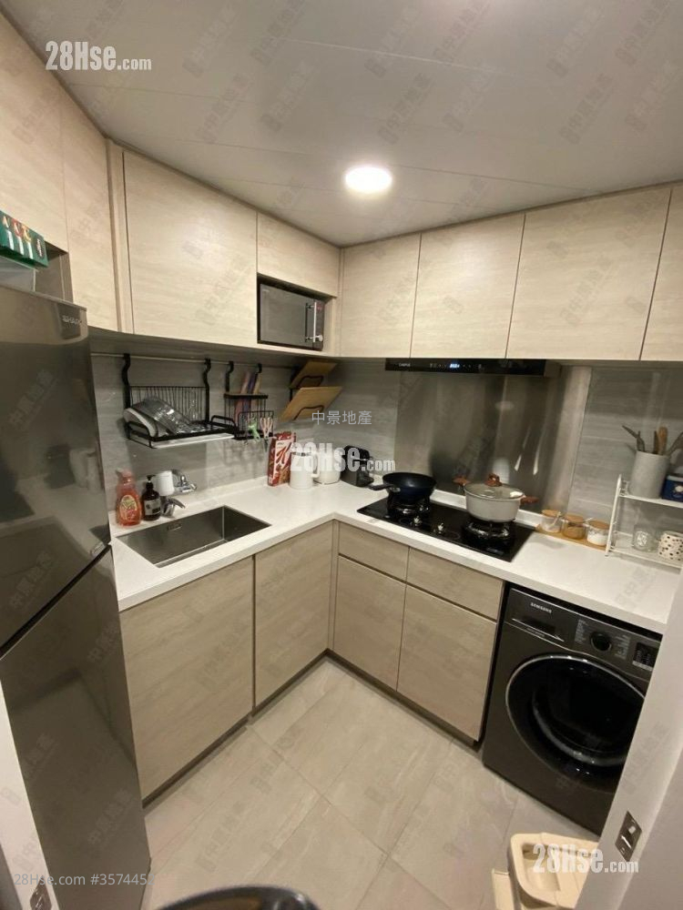 Jubilant Place Rental 2 Bedrooms , 1 Bathroom 566 ft² ( 52.6 m² )