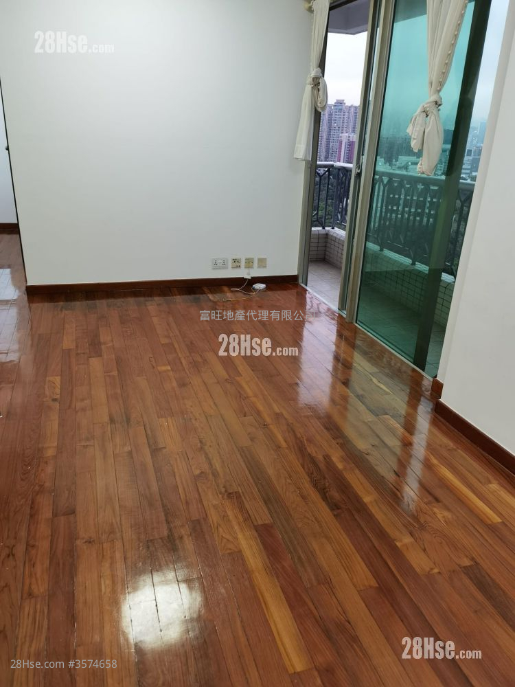 Paradise Square Rental 2 Bedrooms , 1 Bathroom 452 ft² ( 42.0 m² )