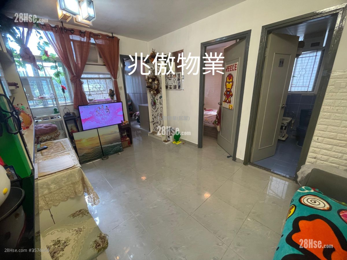 Charming Garden Sell 2 Bedrooms , 1 Bathroom 431 ft² ( 40.0 m² )