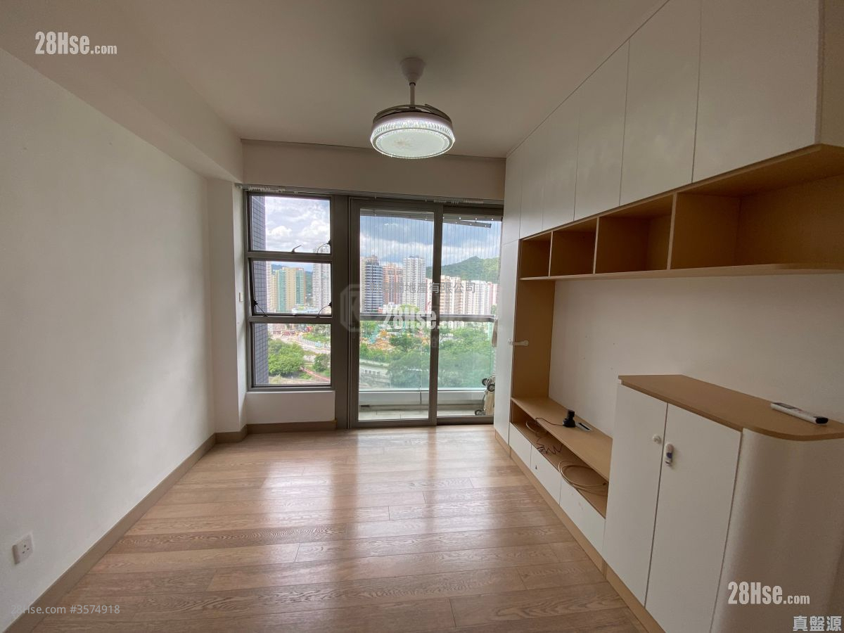 The Golden Gate Rental 3 Bedrooms , 3 Bathrooms 841 ft² ( 78.1 m² )