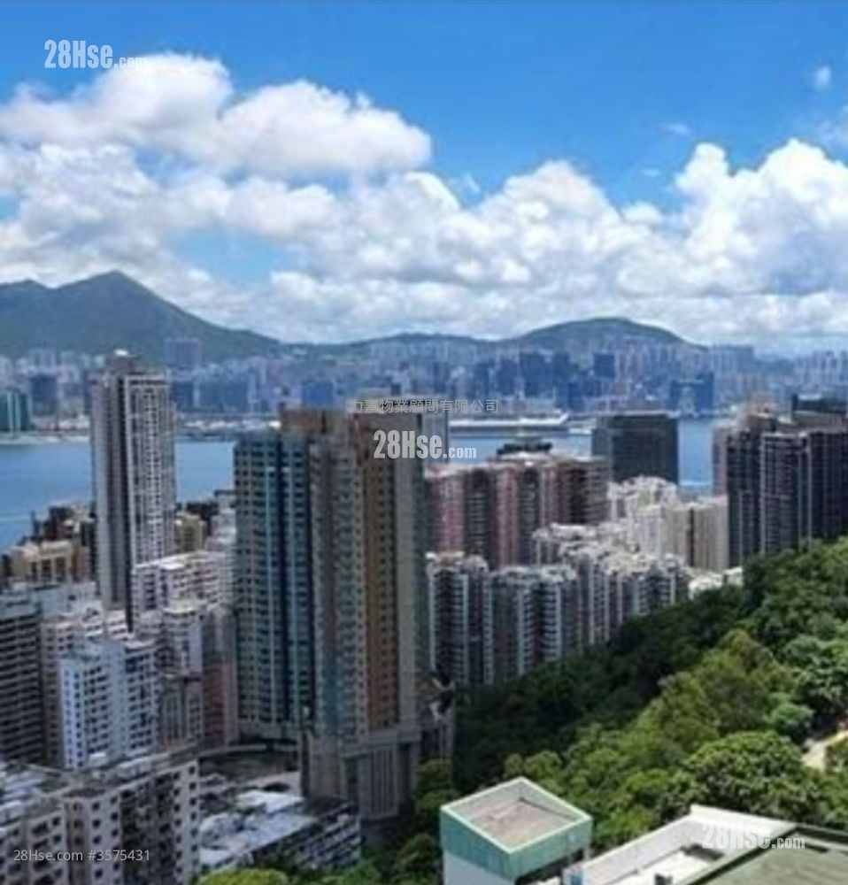 Summit Court Sell 3 Bedrooms , 2 Bathrooms 1,407 ft² ( 130.7 m² )