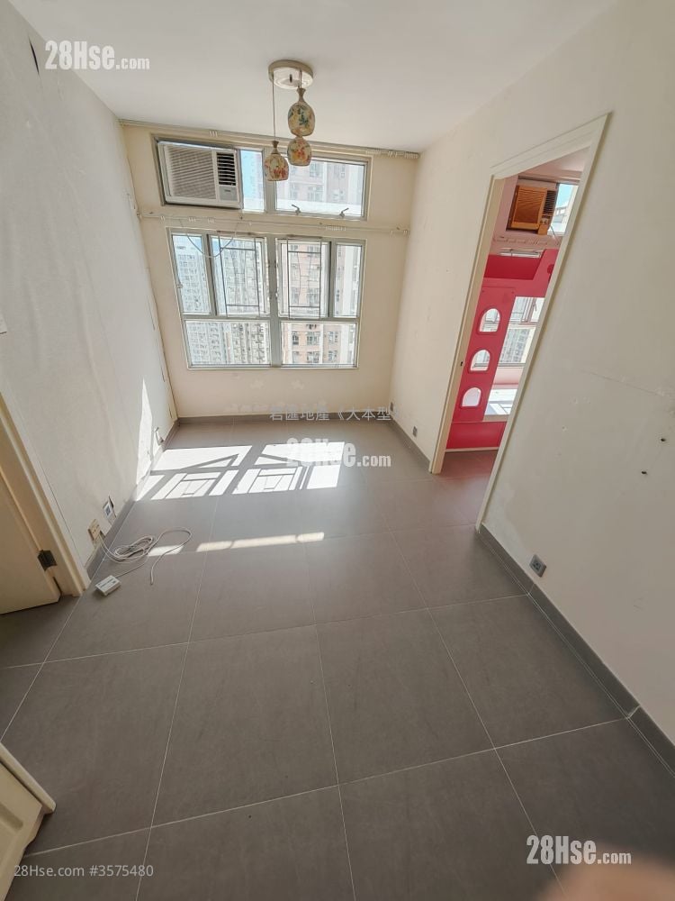 Yau Chui Court Sell 2 Bedrooms , 1 Bathroom 400 ft² ( 37.2 m² )