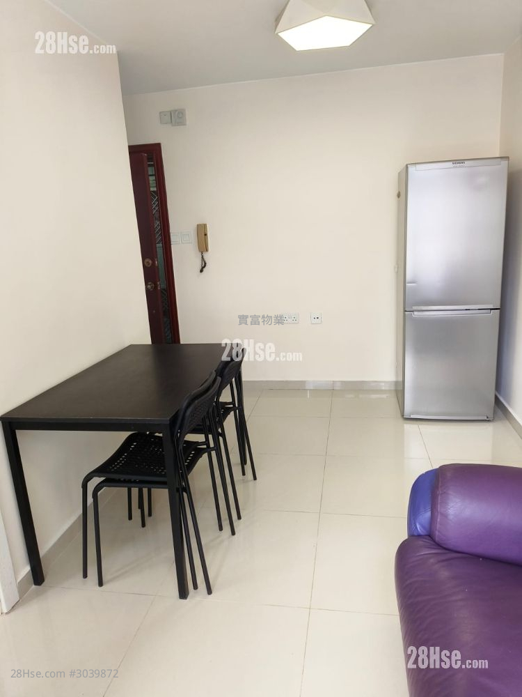 King Nga Court Sell 2 Bedrooms , 1 Bathroom 401 ft² ( 37.3 m² )