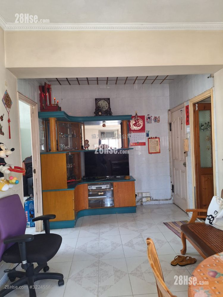 Po Tai Building Sell 3 Bedrooms , 1 Bathroom 524 ft² ( 48.7 m² )