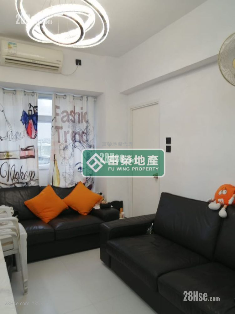 Lung Fai House Sell 2 Bedrooms , 1 Bathroom 467 ft² ( 43.4 m² )