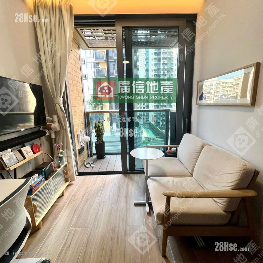 Aquila Square Mile Sell 1 Bedroom , 1 Bathroom 255 ft² ( 23.7 m² )