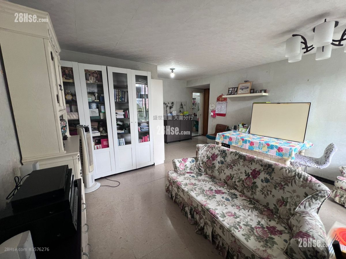 Mei Chung Court Sell 3 Bedrooms , 1 Bathroom 645 ft² ( 59.9 m² )