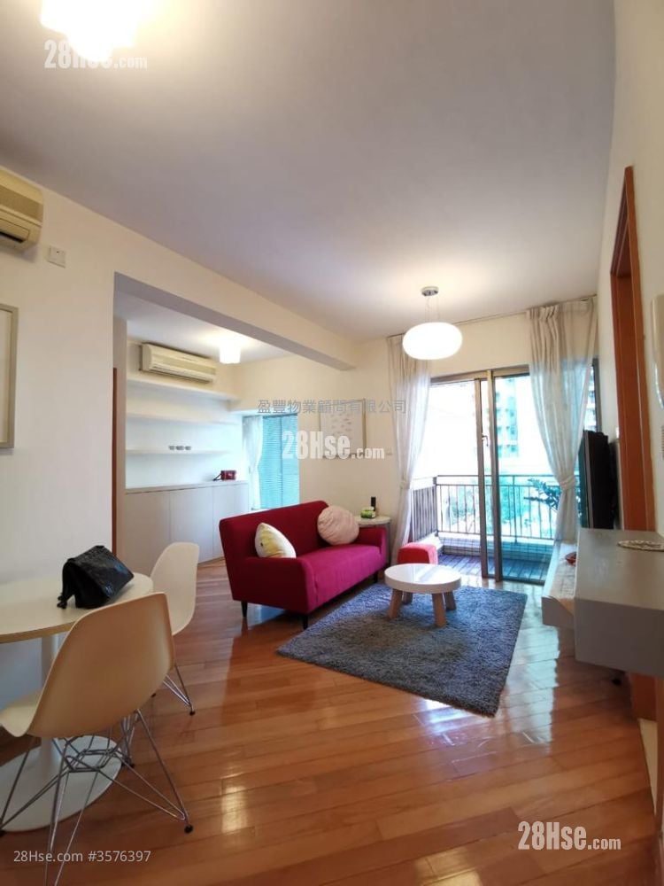 The Zenith Sell 451 ft² ( 41.9 m² )