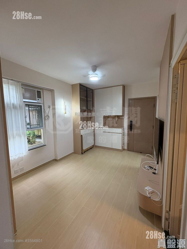 Cheerful Park Rental 2 Bedrooms , 1 Bathroom 404 ft² ( 37.5 m² )
