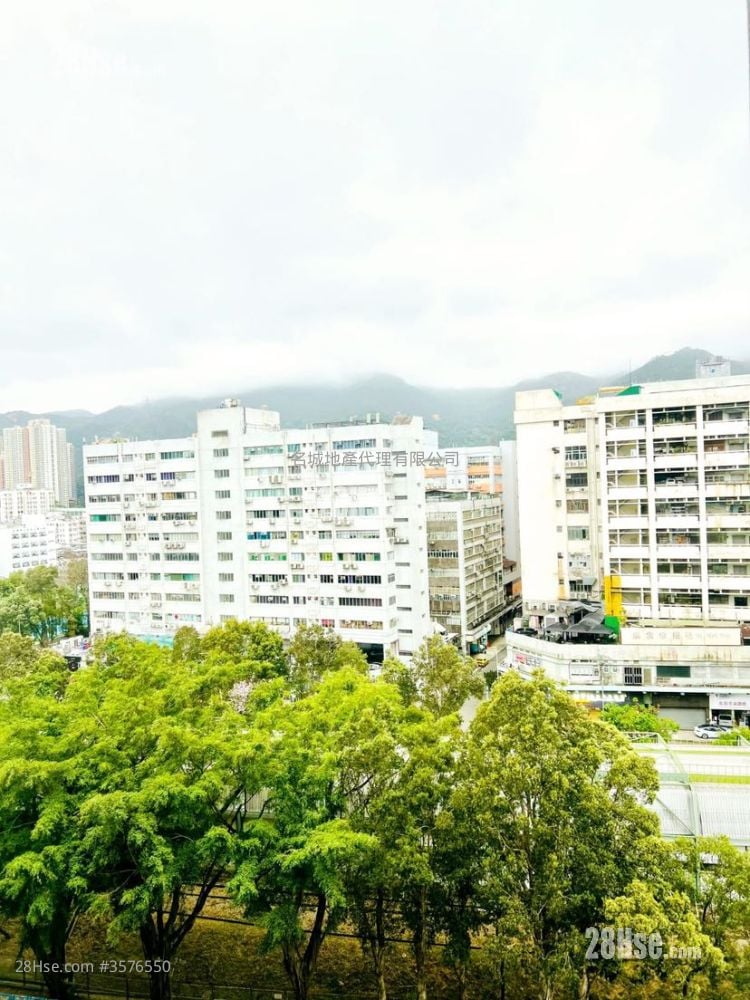 Man Lai Court Sell 3 Bedrooms , 1 Bathroom 629 ft² ( 58.4 m² )