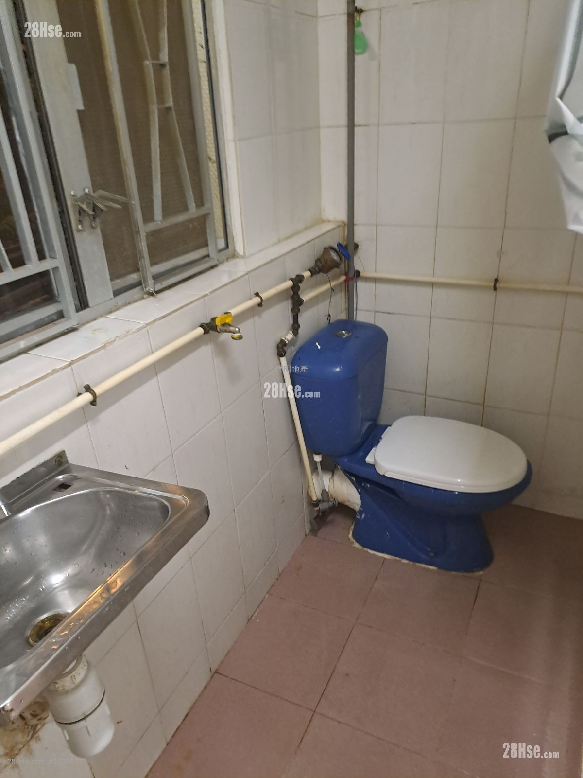 Mei On Building Rental Studio , 1 Bathroom 110 ft² ( 10.2 m² )