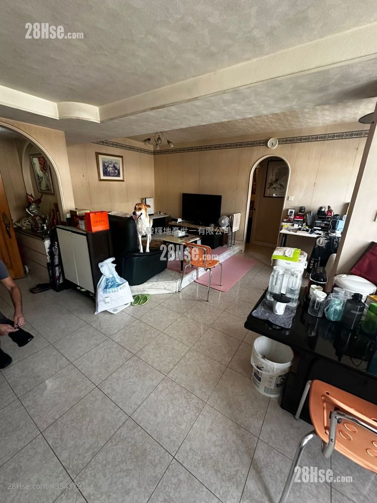 Man Fai Building Sell 3 Bedrooms , 1 Bathroom 750 ft² ( 69.7 m² )