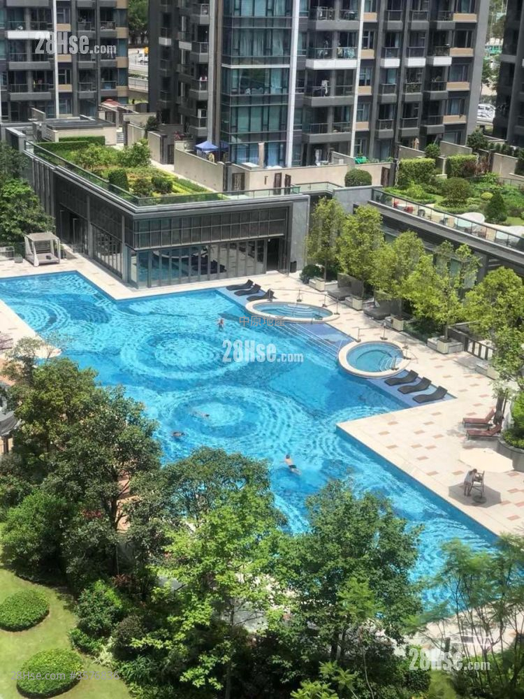 St Martin Sell 3 Bedrooms , 2 Bathrooms 830 ft² ( 77.1 m² )