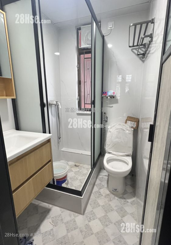 Yuet Ming Building Rental 3 Bedrooms , 1 Bathroom 440 ft² ( 40.9 m² )