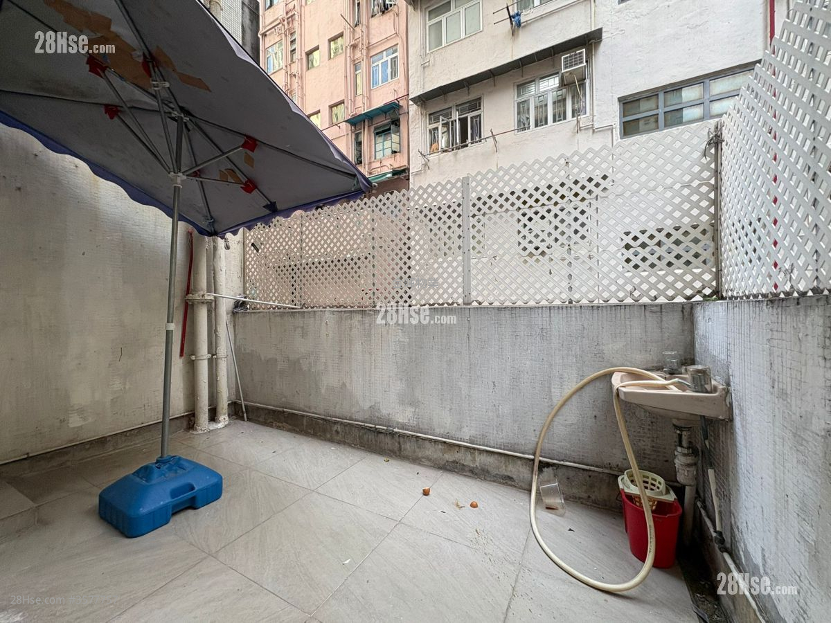 Tak Lee Building Sell 1 Bedroom , 1 Bathroom 193 ft² ( 17.9 m² )