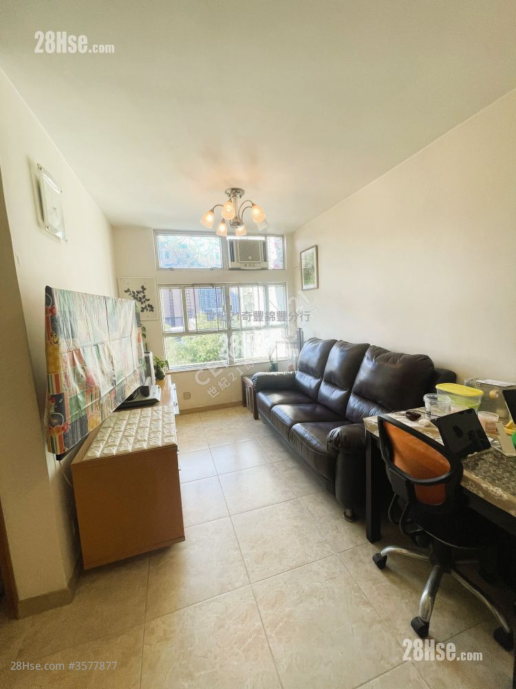 Kam On Court Sell 3 Bedrooms , 1 Bathroom 554 ft² ( 51.5 m² )