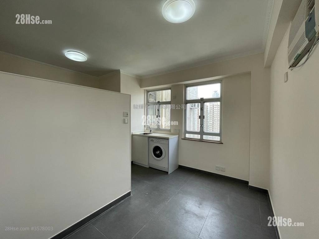 New Man Lee Building Sell Studio 201 ft² ( 18.7 m² )