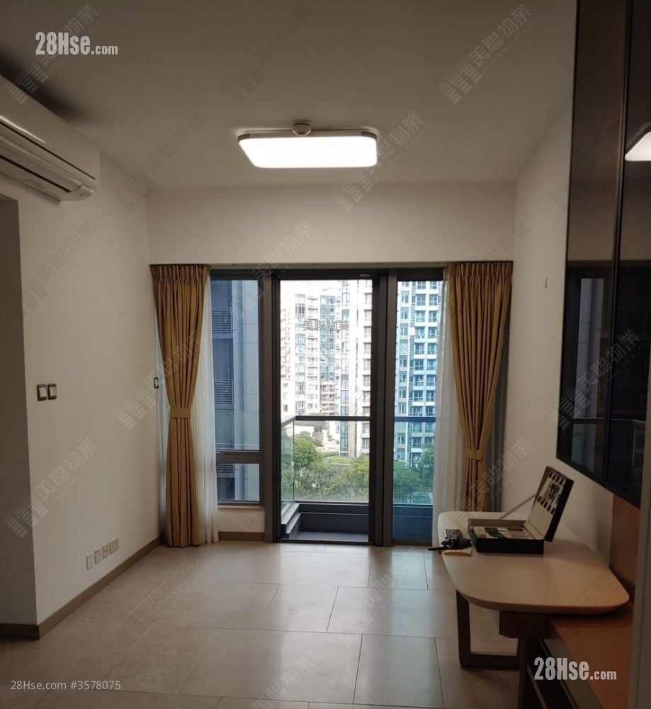 St Martin Sell 2 Bedrooms 470 ft² ( 43.7 m² )