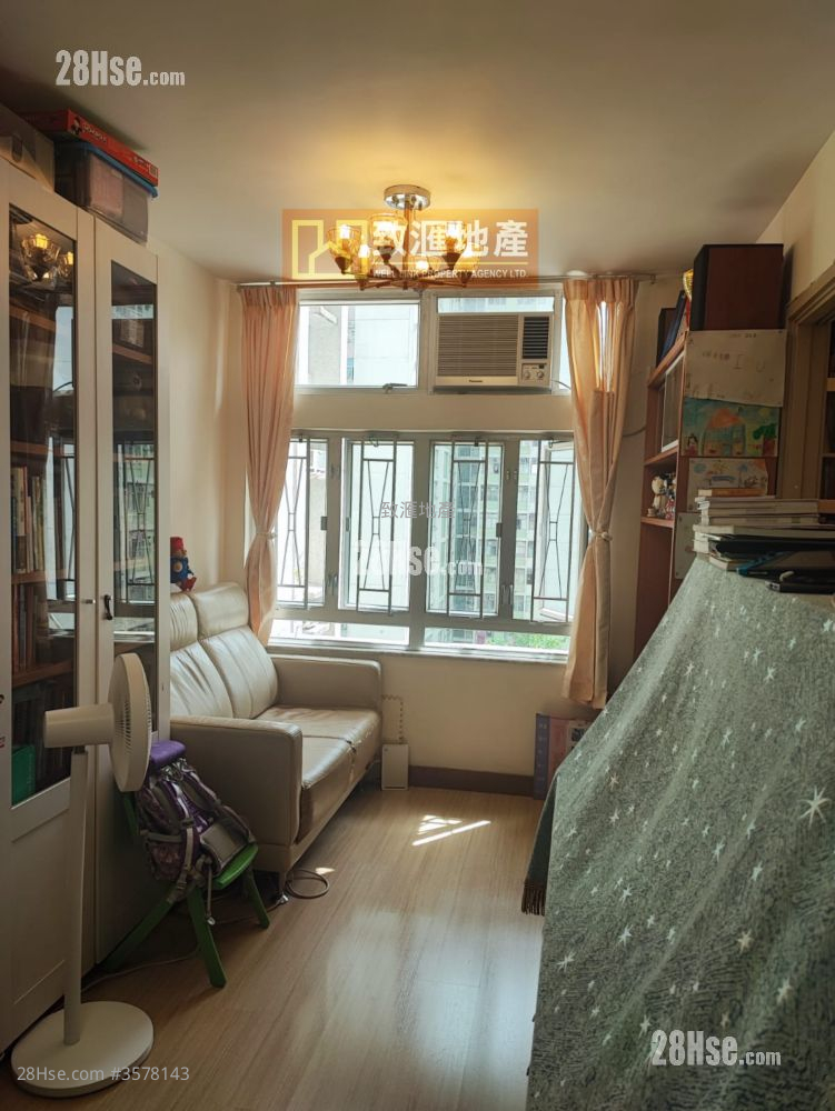 Kwai Yin Court Sell 2 Bedrooms 401 ft² ( 37.3 m² )