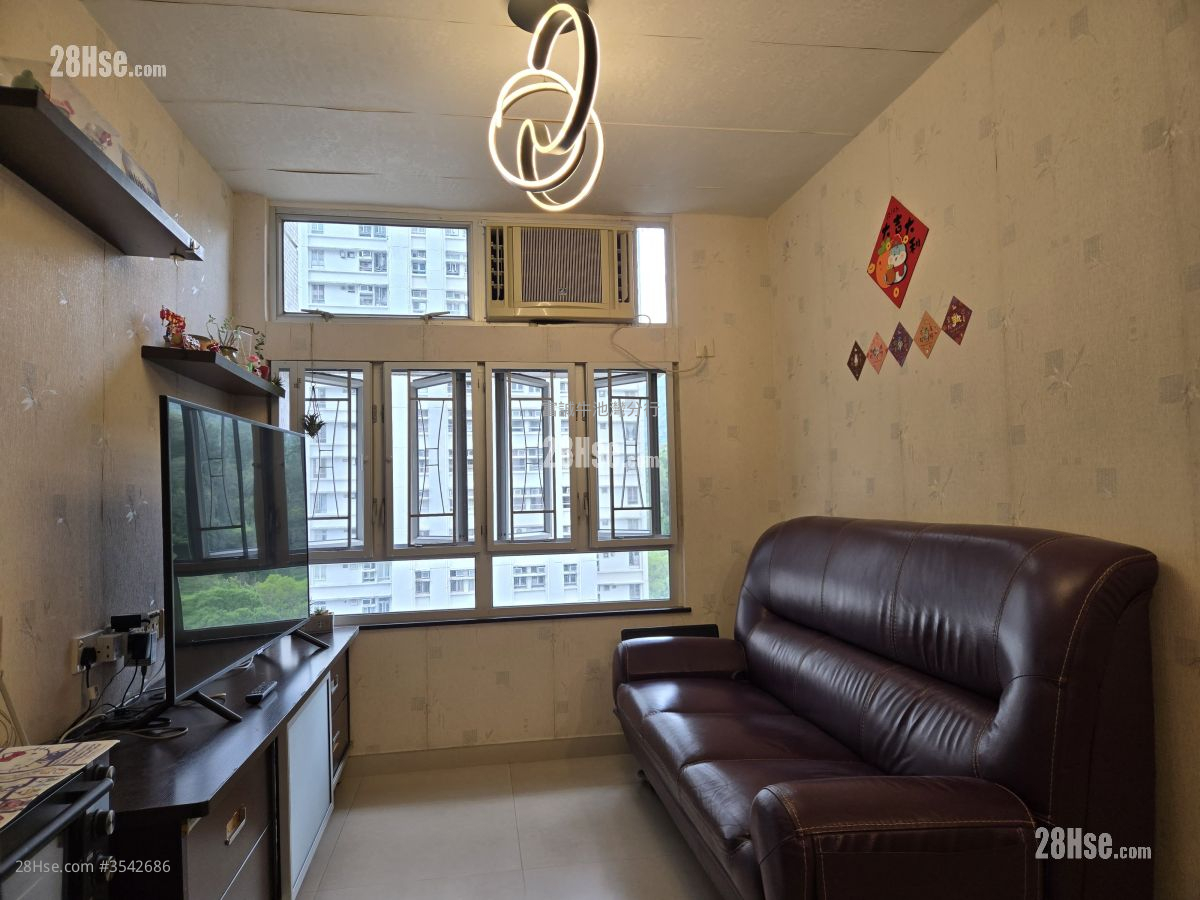 King Lai Court Sell 3 Bedrooms , 1 Bathroom 554 ft² ( 51.5 m² )