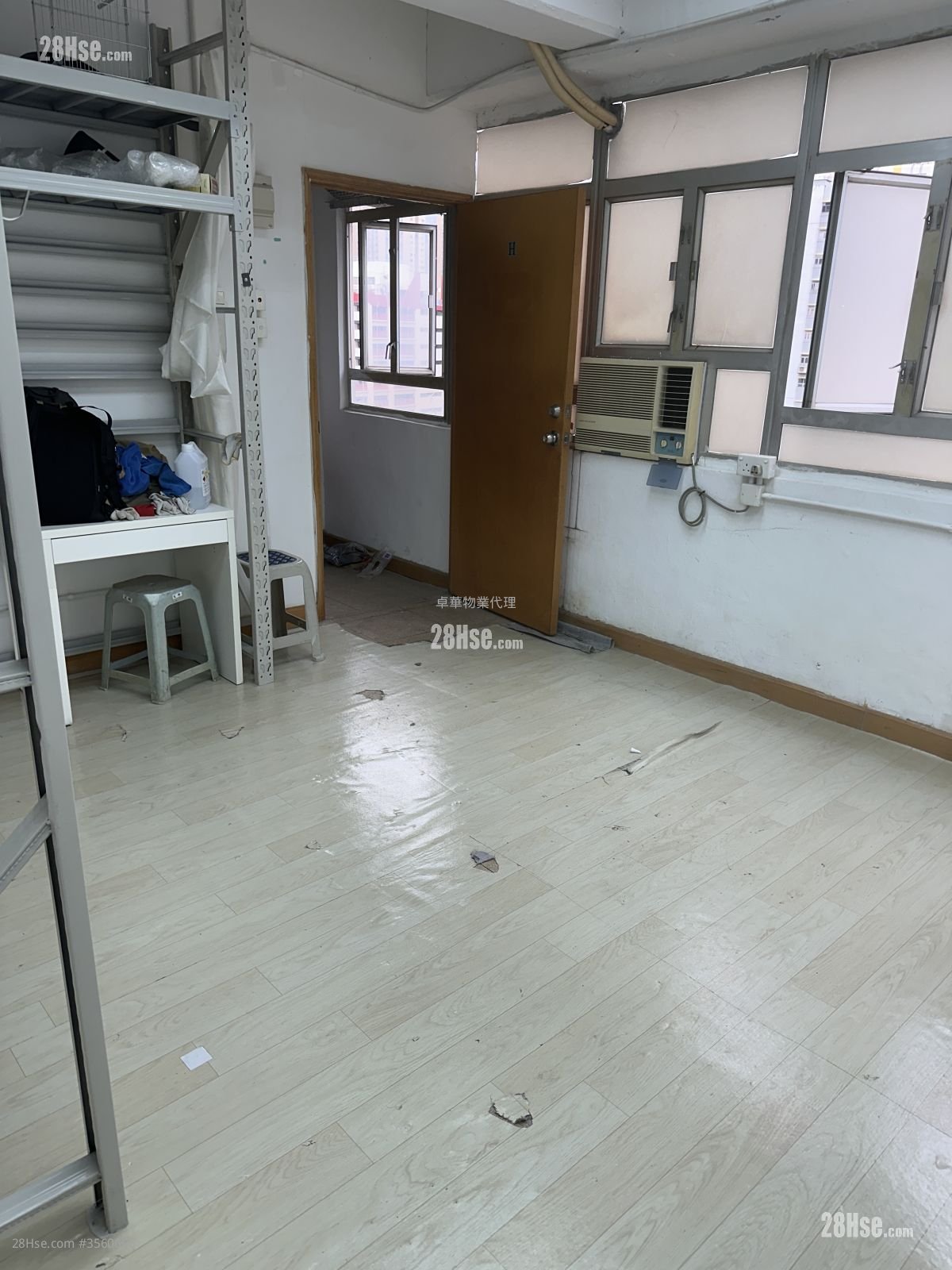 Tuen Mun Industrial Centre Rental 1 Bedroom , 2 Toilets 180 ft² ( 16.7 m² )