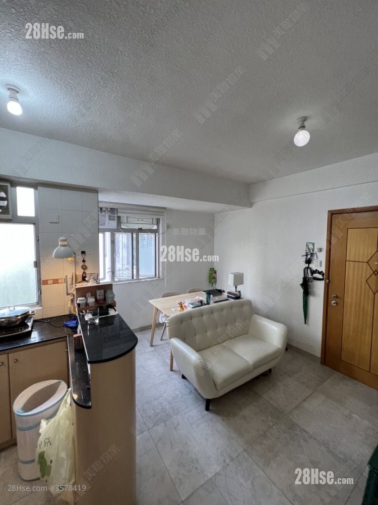 Kwai Fook Building Sell 2 Bedrooms 405 ft² ( 37.6 m² )