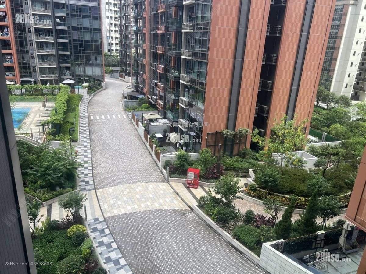 Centra Horizon Rental 2 Bedrooms , 1 Bathroom 556 ft² ( 51.7 m² )