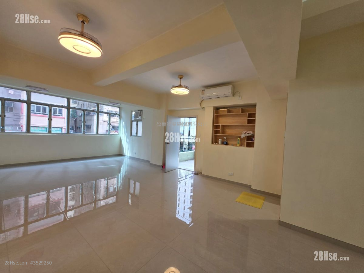 Kwong Wah Mansion Sell 2 Bedrooms , 1 Bathroom 495 ft² ( 46.0 m² )
